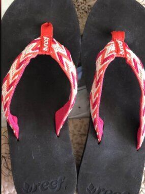 Reef Women's Coral Chevron Flip Flop Size 8